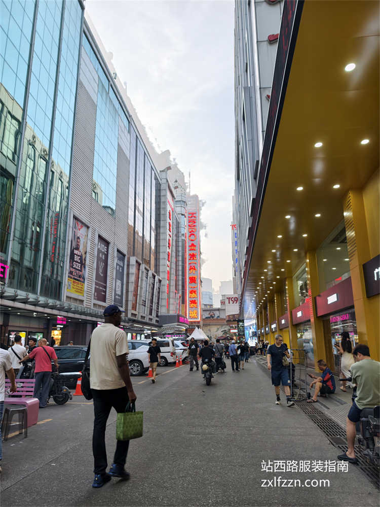 广州站西服装批发街日常车流人流，外地服装拿货商户出行实拍