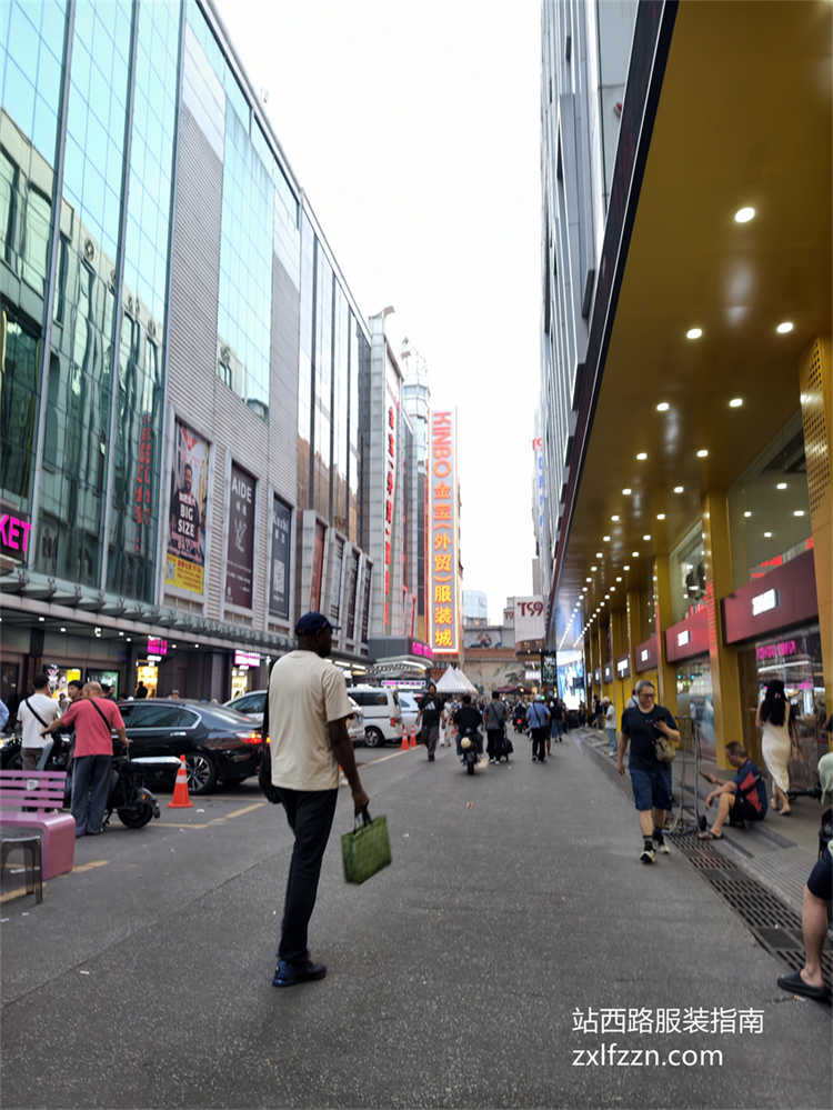 纸质笔记或者手机表格记录金宝档口信息